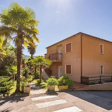 Casa Varone 46, Swimming Pool And Bbq Apartment